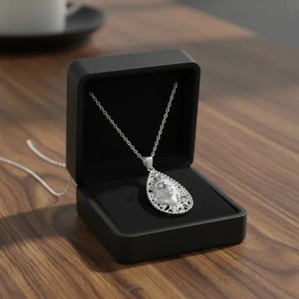 Teardrop Jesus necklace silver